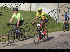 La Jean François Bernard 2023 -  95 et 77kms  Empury Centre du village