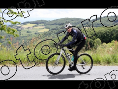 Les Trois Cols 2026  Dossards non identifiés et quelques motos